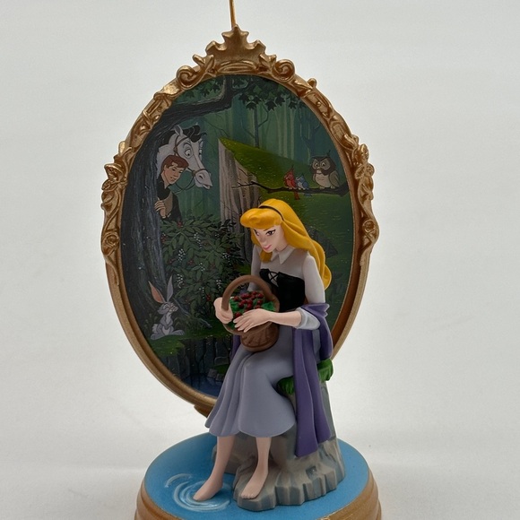 HALLMARK WALT DISNEY'S SLEEPING BEAUTY 1999 ORNAMENT NEW IN BOX - Picture 1 of 8